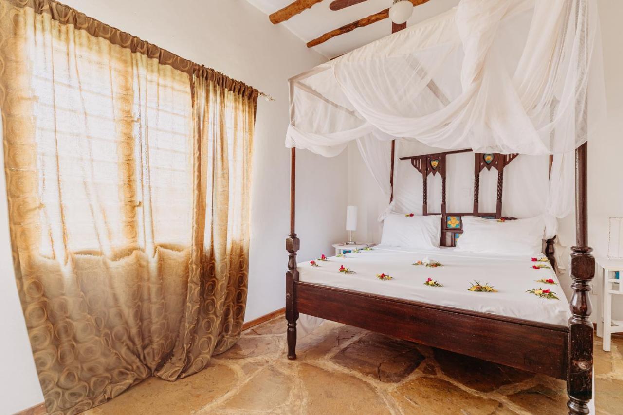 Malaika Beach Villas Малинди Екстериор снимка